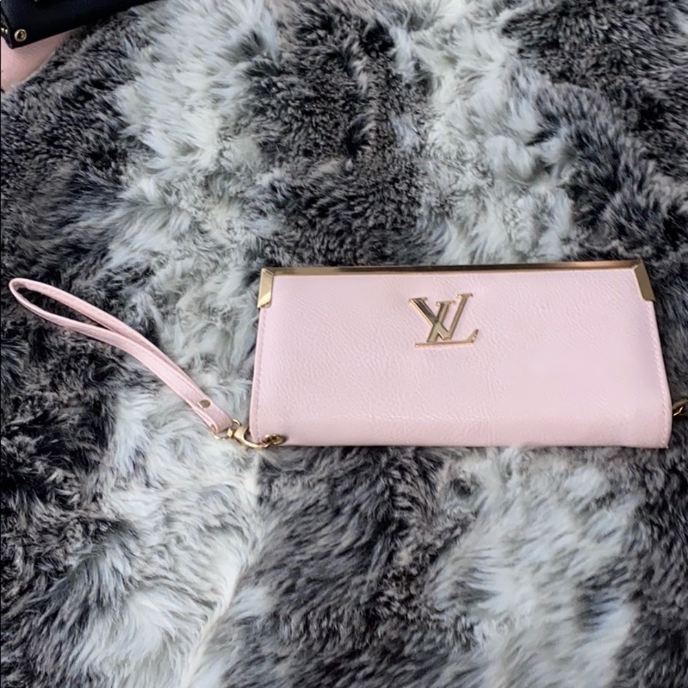Women’s wristlet